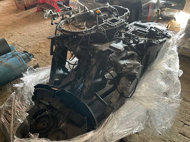 Diverse onderdelen - motorblokken - buitenboordmotor onderdelen - afbeelding 3 van  7