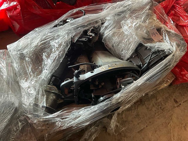 Diverse onderdelen - motorblokken - buitenboordmotor onderdelen - afbeelding 1 van  6