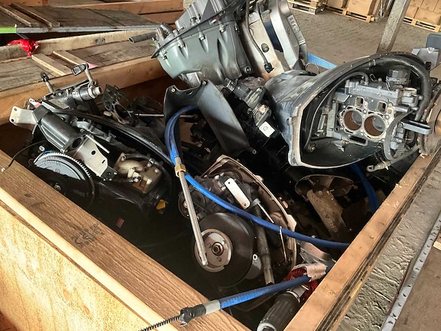 Diverse onderdelen - motorblokken - buitenboordmotor onderdelen - afbeelding 3 van  4