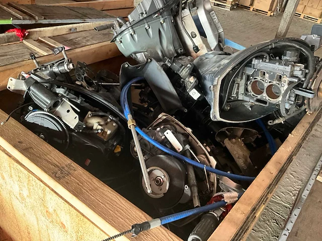 Diverse onderdelen - motorblokken - buitenboordmotor onderdelen - afbeelding 6 van  7