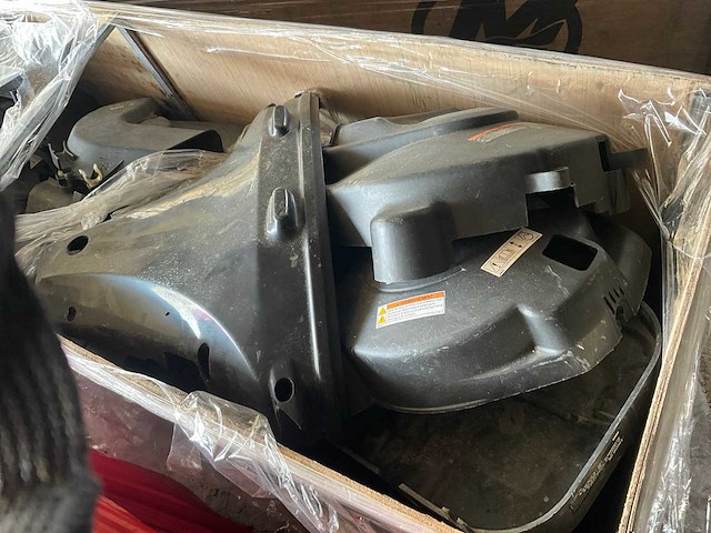 Diverse onderdelen - partij kappen - buitenboordmotor onderdelen - afbeelding 2 van  6