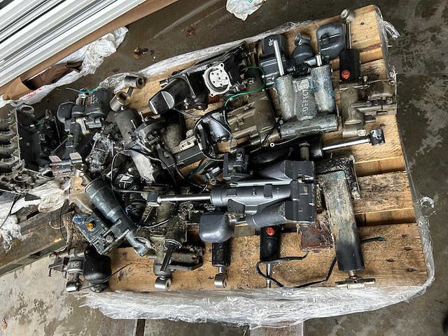 Diverse onderdelen - powertrim units - buitenboordmotor onderdelen - afbeelding 1 van  1