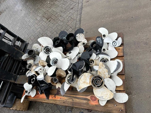 Diverse onderdelen - propellers - buitenboordmotor onderdelen - afbeelding 1 van  1