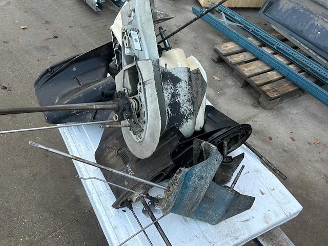 Diverse onderdelen - staartstukken - buitenboordmotor onderdelen - afbeelding 1 van  5