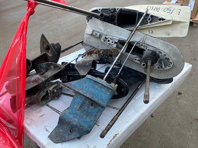 Diverse onderdelen - staartstukken - buitenboordmotor onderdelen - afbeelding 2 van  5