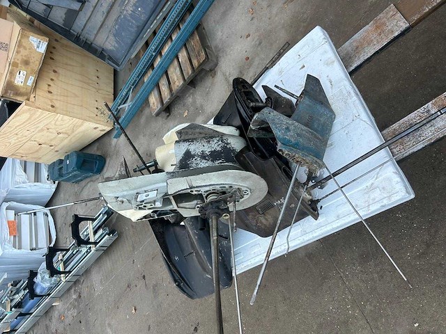 Diverse onderdelen - staartstukken - buitenboordmotor onderdelen - afbeelding 3 van  5