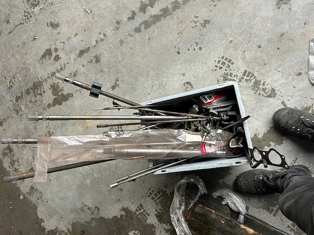 Diverse onderdelen - staartstukken - buitenboordmotor onderdelen - afbeelding 4 van  4