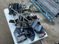 Diverse onderdelen - staartstukken - buitenboordmotor onderdelen - afbeelding 1 van  2