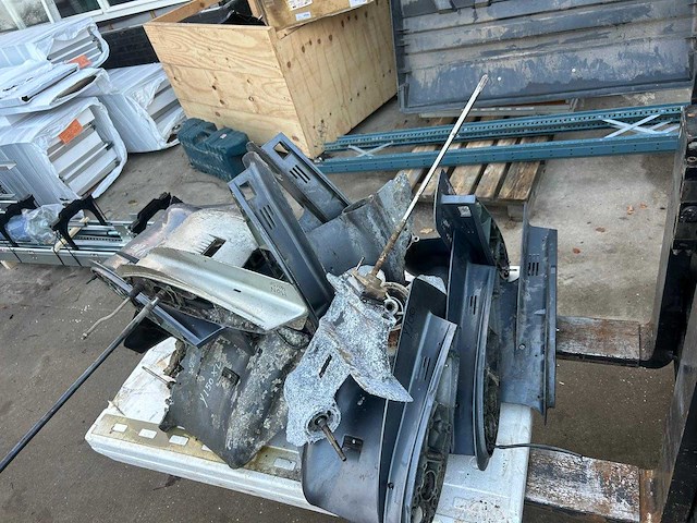 Diverse onderdelen - staartstukken - buitenboordmotor onderdelen - afbeelding 1 van  1