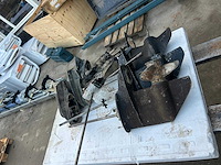 Diverse onderdelen - staartstukken - buitenboordmotor onderdelen - afbeelding 1 van  2