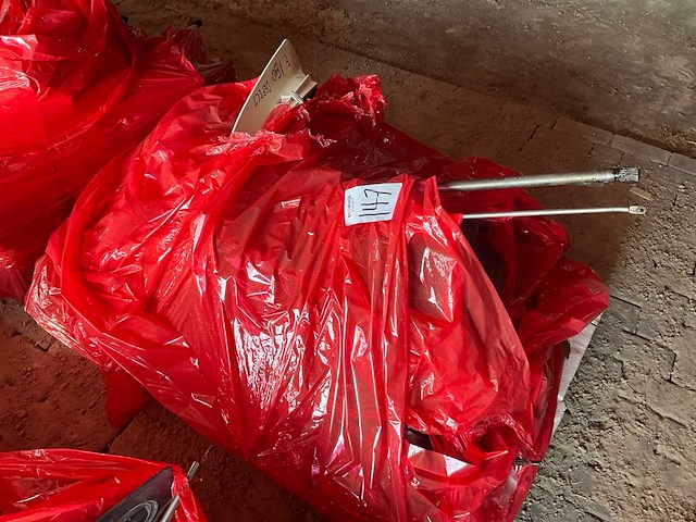 Diverse onderdelen - staartstukken - buitenboordmotor onderdelen - afbeelding 1 van  2