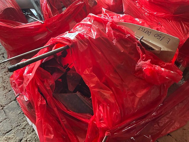 Diverse onderdelen - staartstukken - buitenboordmotor onderdelen - afbeelding 2 van  2