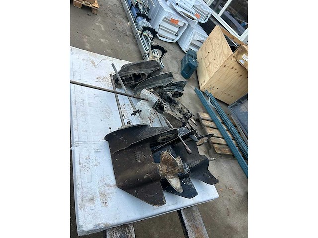 Diverse onderdelen - staartstukken - buitenboordmotor onderdelen - afbeelding 2 van  3