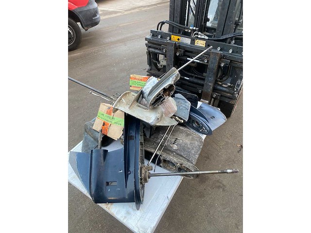Diverse onderdelen - staartstukken - parts only - buitenboordmotor onderdelen - afbeelding 2 van  3