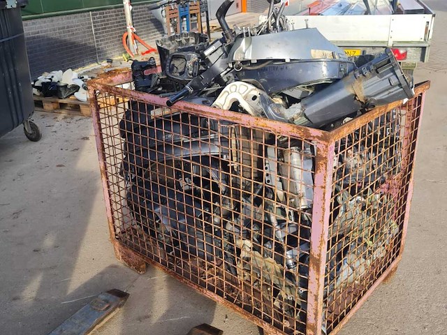 Diverse onderdelen - swivel / bracket - buitenboordmotor onderdelen - afbeelding 1 van  2