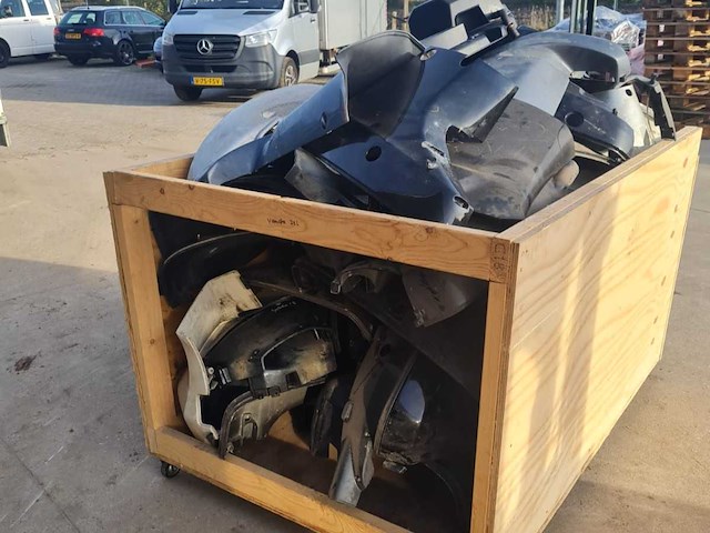 Diverse onderdelen - zijkappen. - buitenboordmotor onderdelen - afbeelding 1 van  2