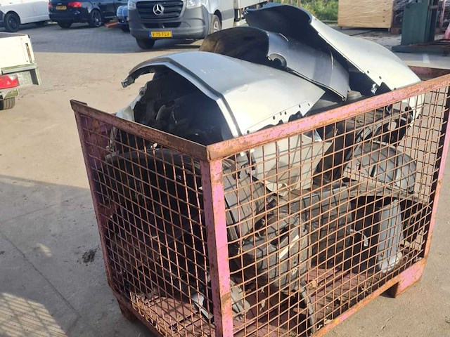 Diverse onderdelen - zijkappen - buitenboordmotor onderdelen - afbeelding 1 van  2