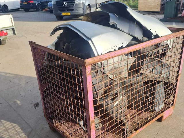 Diverse onderdelen - zijkappen - buitenboordmotor onderdelen - afbeelding 1 van  4