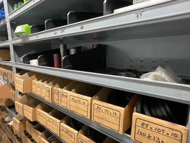 Diverse onderdelen elektromotoren, gereedschap - afbeelding 6 van  26