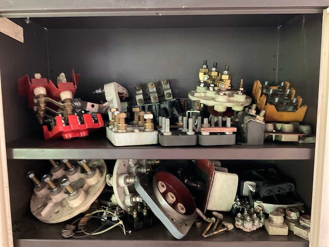 Diverse onderdelen elektromotoren, gereedschap - afbeelding 5 van  10