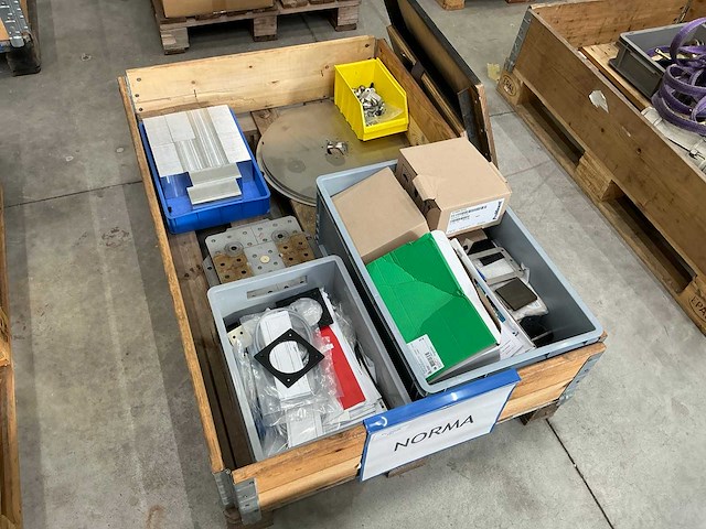 Diverse onderdelen en accessoires - afbeelding 1 van  8