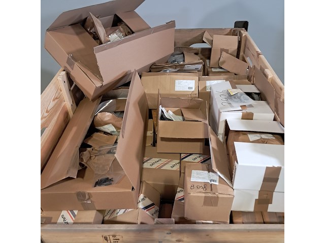 Diverse onderdelen en ijzerwaren, o.a daf - afbeelding 2 van  9