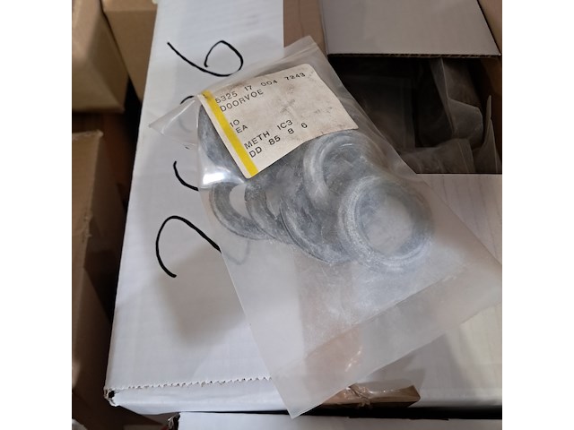 Diverse onderdelen en ijzerwaren, o.a daf - afbeelding 8 van  9