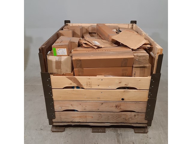 Diverse onderdelen en ijzerwaren - afbeelding 1 van  9