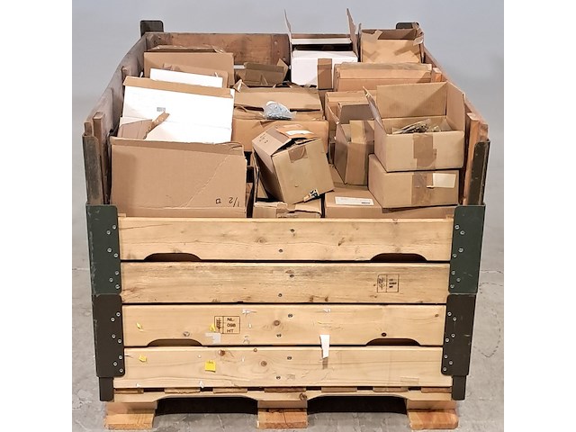 Diverse onderdelen en ijzerwaren - afbeelding 1 van  8