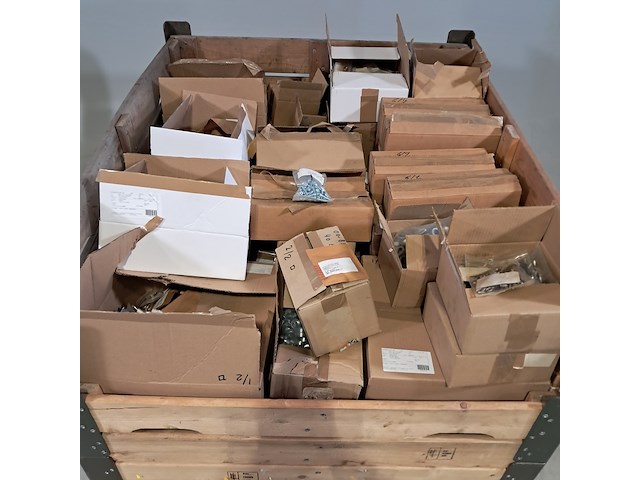 Diverse onderdelen en ijzerwaren - afbeelding 2 van  8