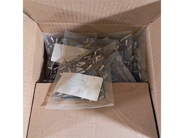 Diverse onderdelen en ijzerwaren - afbeelding 3 van  8