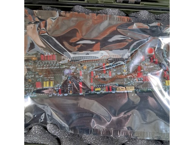 Diverse onderdelen en printplaten - afbeelding 5 van  7