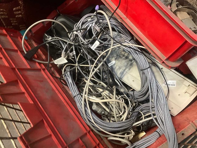 Diverse onderdelen, gereedschappen, bekabeling - afbeelding 5 van  6