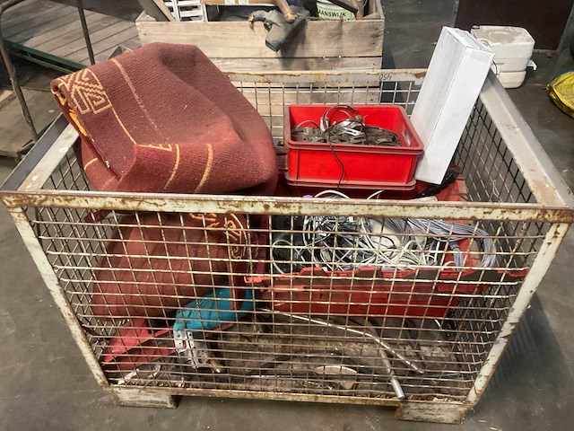 Diverse onderdelen, gereedschappen, bekabeling - afbeelding 2 van  6