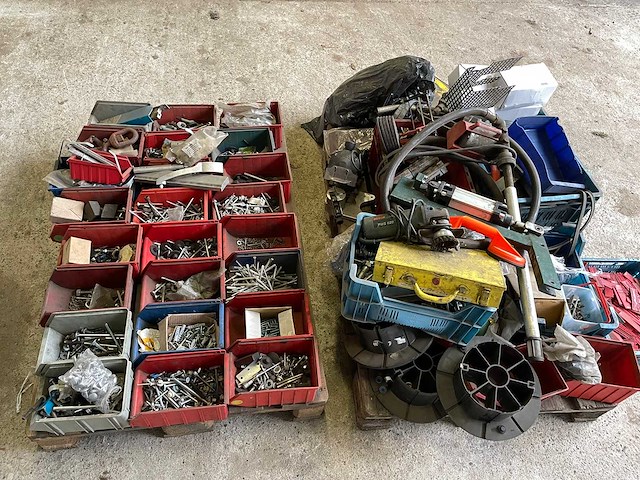 Diverse onderdelen, gereedschappen en accessoires - afbeelding 1 van  16