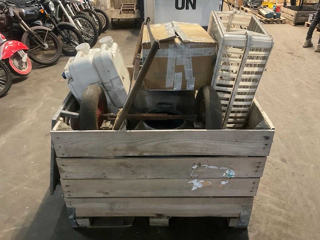 Diverse onderdelen, gereedschappen en accessoires - afbeelding 1 van  7