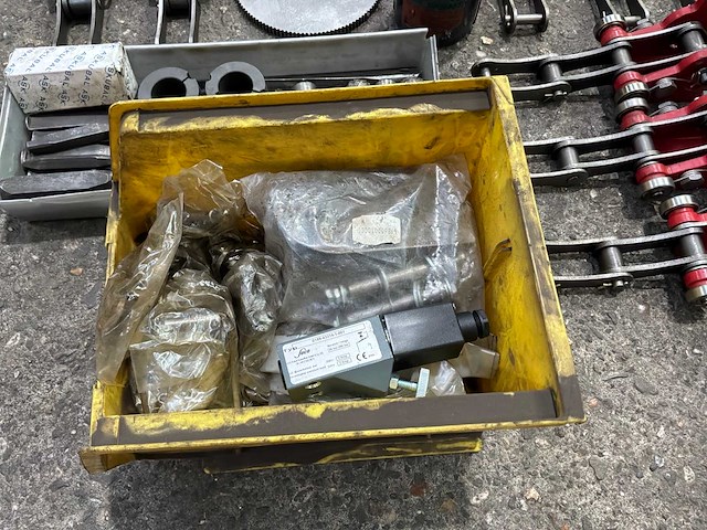 Diverse onderdelen, gereedschappen en accessoires - afbeelding 5 van  9