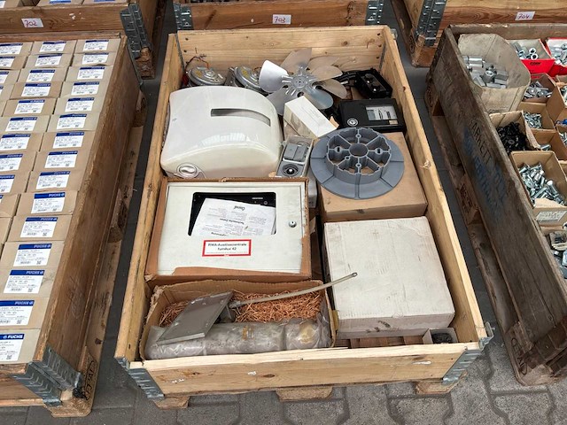 Diverse onderdelen, gereedschappen en accessoires - afbeelding 1 van  10