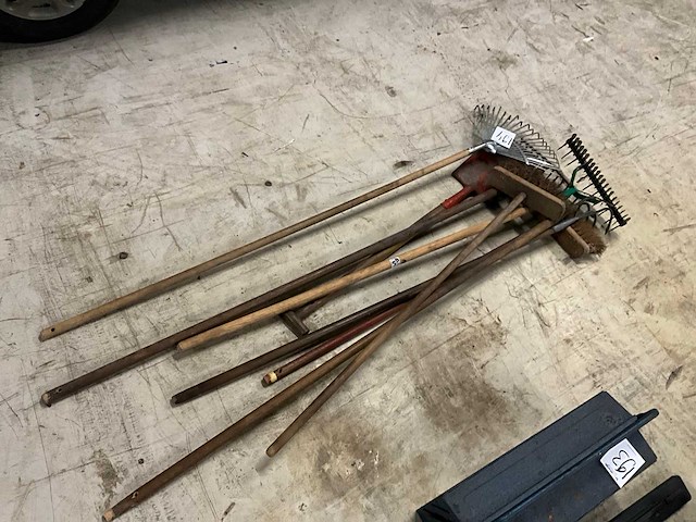 Diverse onderdelen, gereedschappen en accessoires - afbeelding 2 van  2