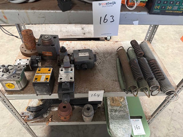 Diverse onderdelen, gereedschappen en accessoires - afbeelding 2 van  2