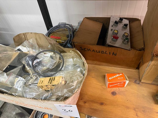 Diverse onderdelen, gereedschappen en accessoires - afbeelding 1 van  1