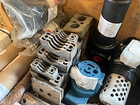 Diverse onderdelen, gereedschappen en accessoires - afbeelding 3 van  19