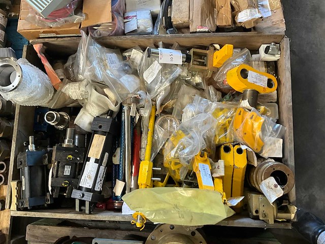 Diverse onderdelen, gereedschappen en accessoires - afbeelding 1 van  15