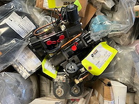Diverse onderdelen, gereedschappen en accessoires - afbeelding 3 van  18