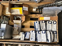 Diverse onderdelen, gereedschappen en accessoires - afbeelding 1 van  15