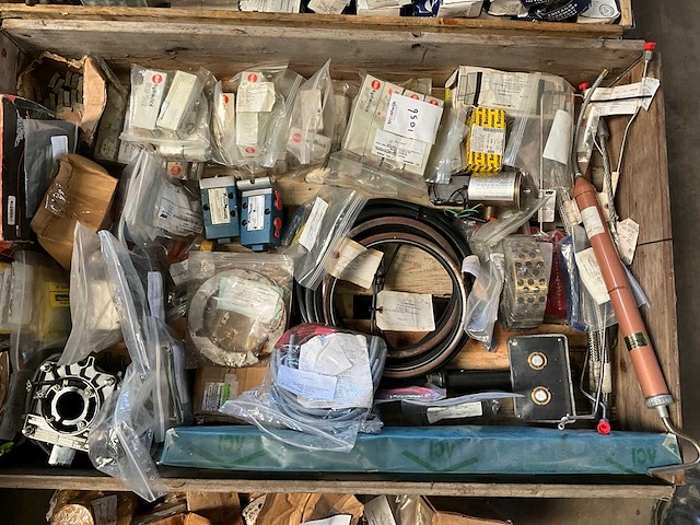 Diverse onderdelen, gereedschappen en accessoires - afbeelding 1 van  12