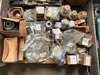 Diverse onderdelen, gereedschappen en accessoires - afbeelding 1 van  14