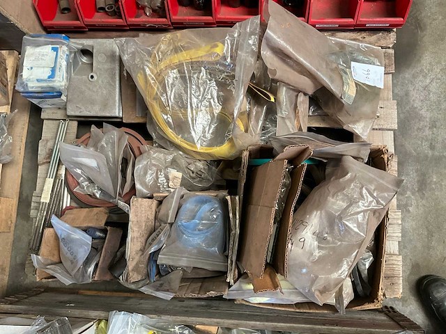 Diverse onderdelen, gereedschappen en accessoires - afbeelding 1 van  8