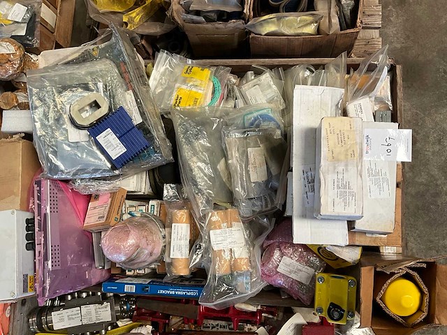 Diverse onderdelen, gereedschappen en accessoires - afbeelding 1 van  26