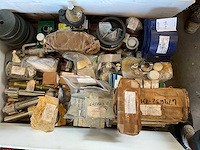 Diverse onderdelen, gereedschappen en accessoires - afbeelding 1 van  13